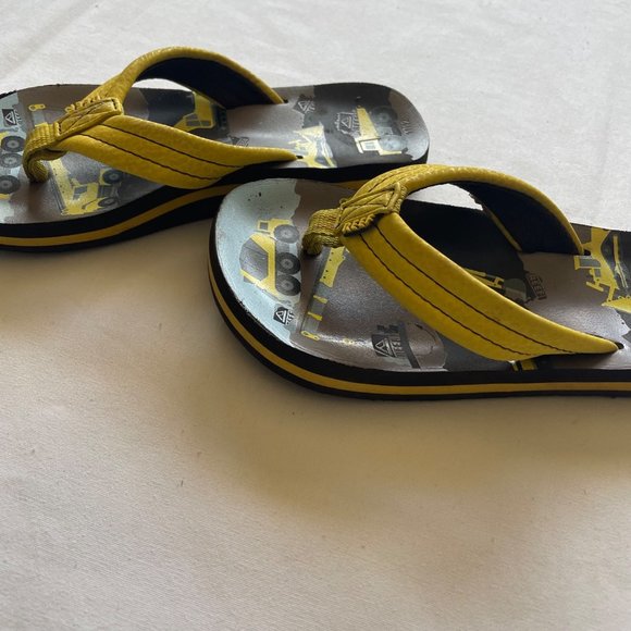Reef Construction Truck Flip Flop Sandals size 11/12 - Picture 7 of 8